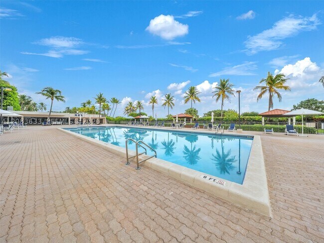 Building Photo - 2625 Collins Ave