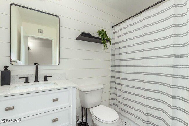 Building Photo - 4511 N 31st Pl