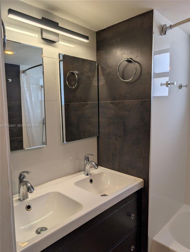 Building Photo - 6830 Indian Creek Dr