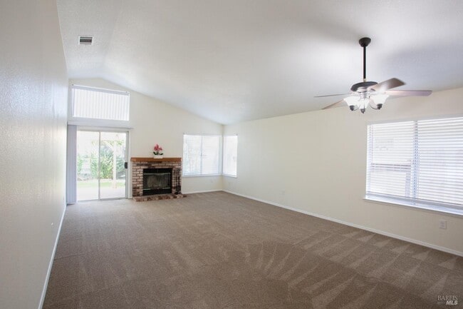 Building Photo - 767 Raven Dr