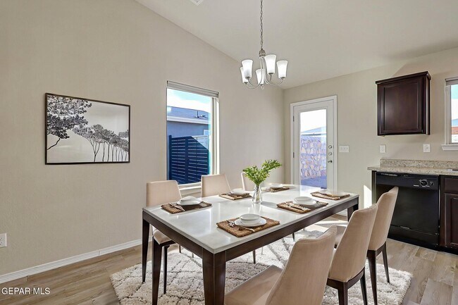 Building Photo - 14321 Paraiso Dr