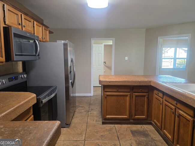 Building Photo - 310 W 5th St