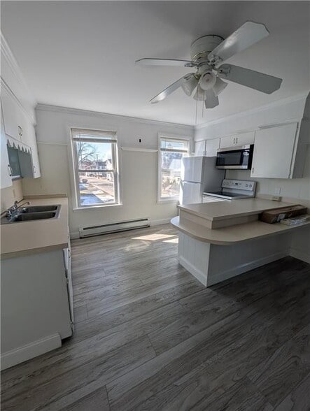 Building Photo - 62 Pleasant St