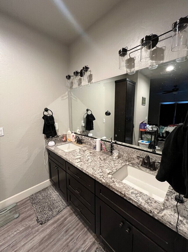 Building Photo - Beautiful home coming soon in Reedley!