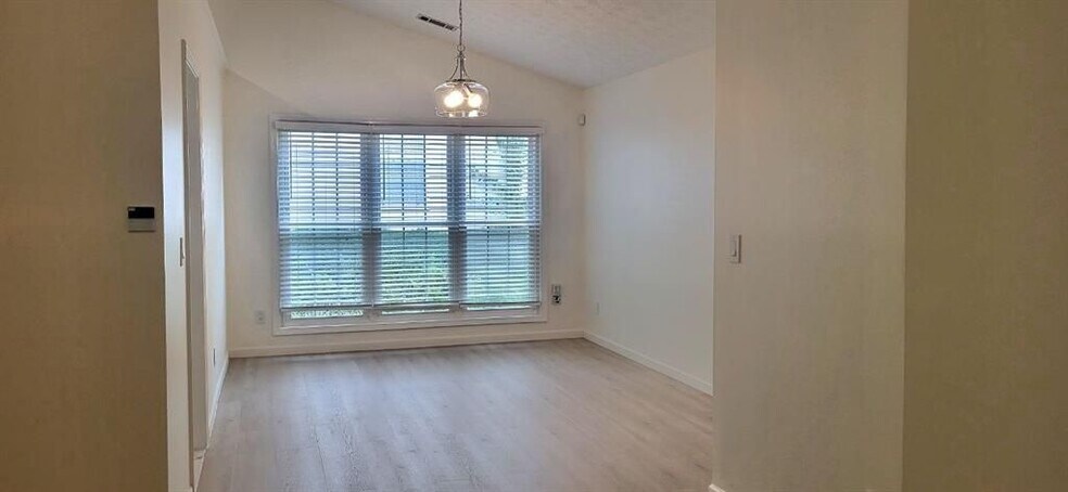 Building Photo - 2280 Chelmsford Ct
