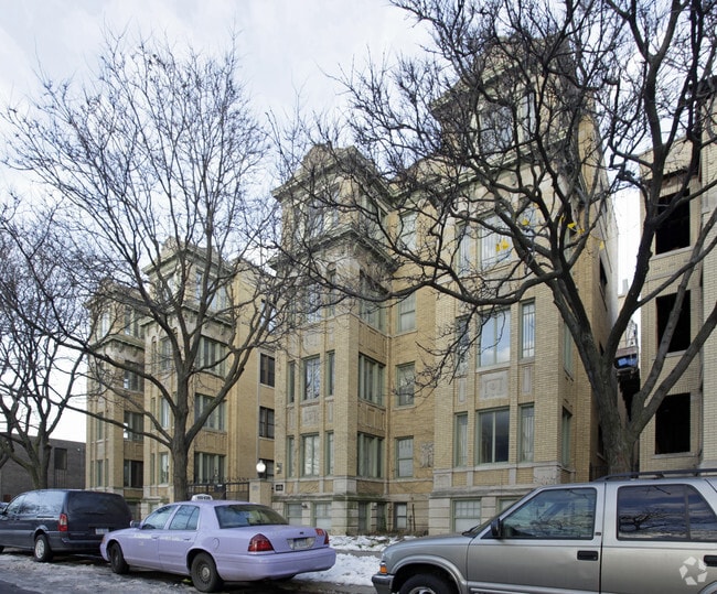 Building Photo - Gramont Manor