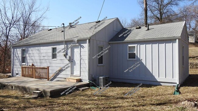 Building Photo - 1625 Holt Ln