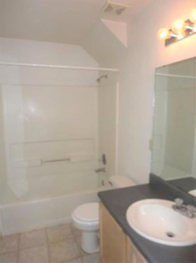 Building Photo - 215 Dixie Dr