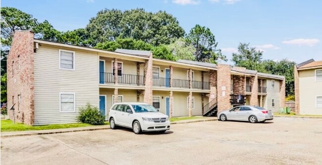 Building Photo - Landfair Complex