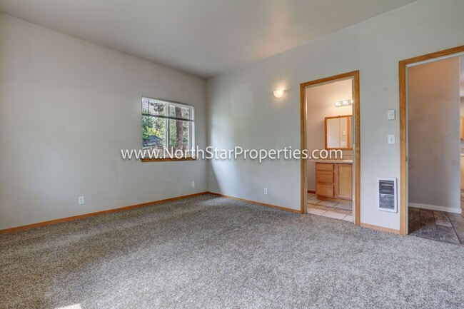 Building Photo - Wonderful Bend Property Close to Mountain View High School