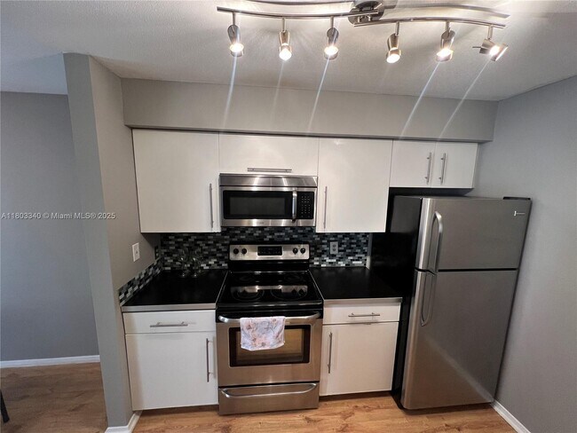 Primary Photo - 2350 NW 33rd St