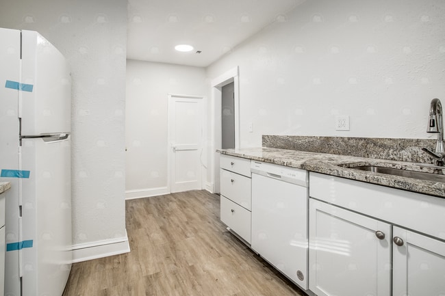 Building Photo - Cozy and Charming Two-Bedroom House with M...