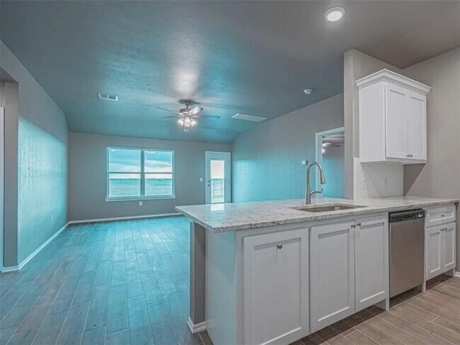 Building Photo - 1529 Highland Loop