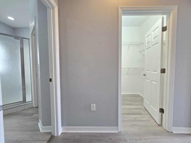 Building Photo - 3840 Serenade Ln