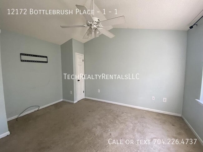 Building Photo - 12172 Bottlebrush Pl