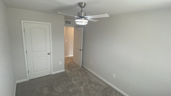 Building Photo - 5550 Wenrich Dr
