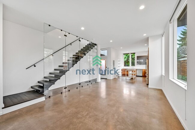 Building Photo - A beautiful 3 bed and 2 bathroom house for...
