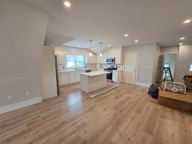 Building Photo - 28 Brooks St