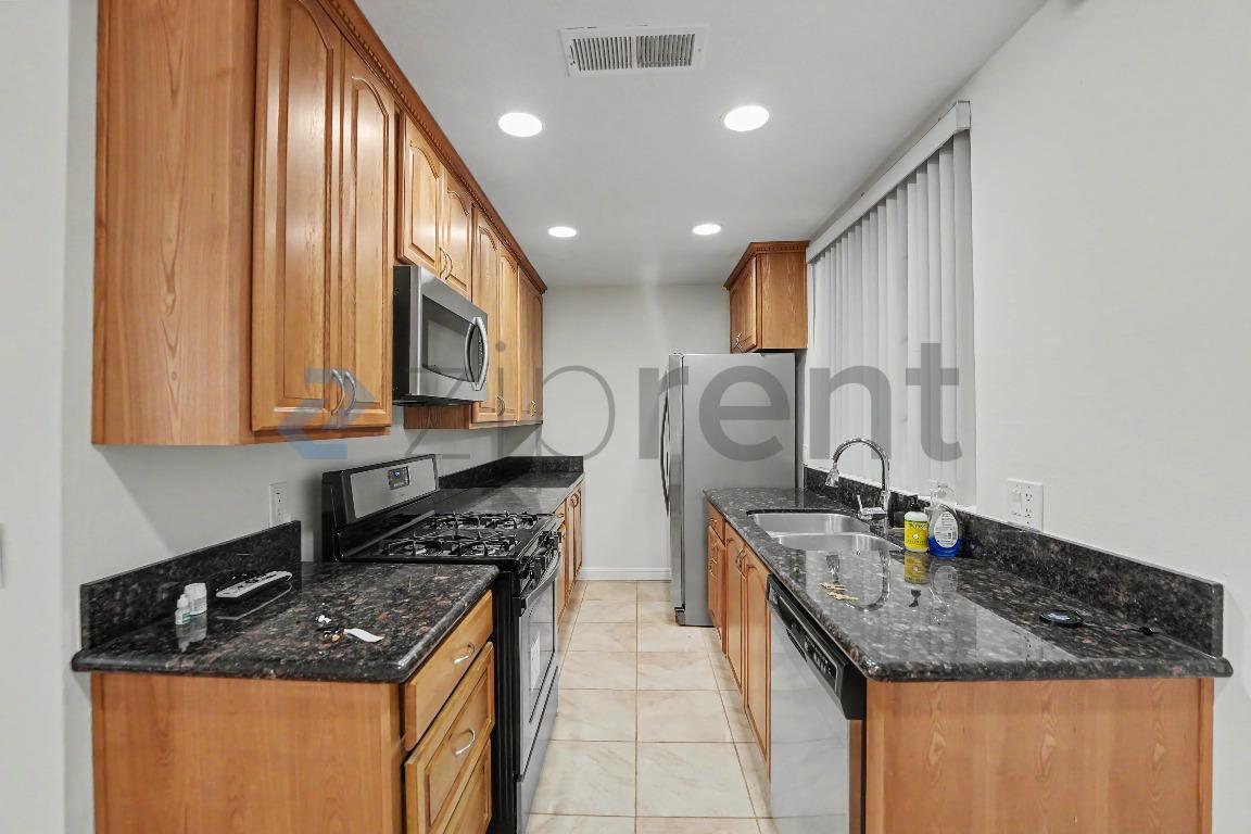 Building Photo - Unit 106