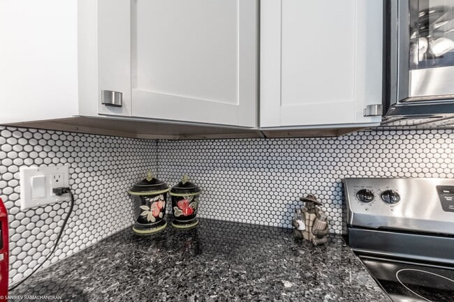 Building Photo - TURNKEY FURNISHED RENTAL ON GOLF COURSE. GROUND FLOOR UNIT