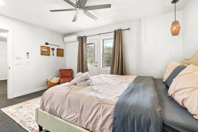 Building Photo - 211 Lakeshore Dr