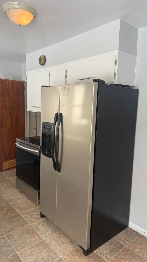 Building Photo - Large 3 bedroom Single Family Home