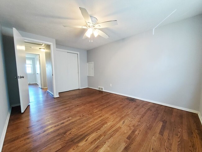 Building Photo - 3 Bed - 1.5 Bath Split-Level for Rent in I...