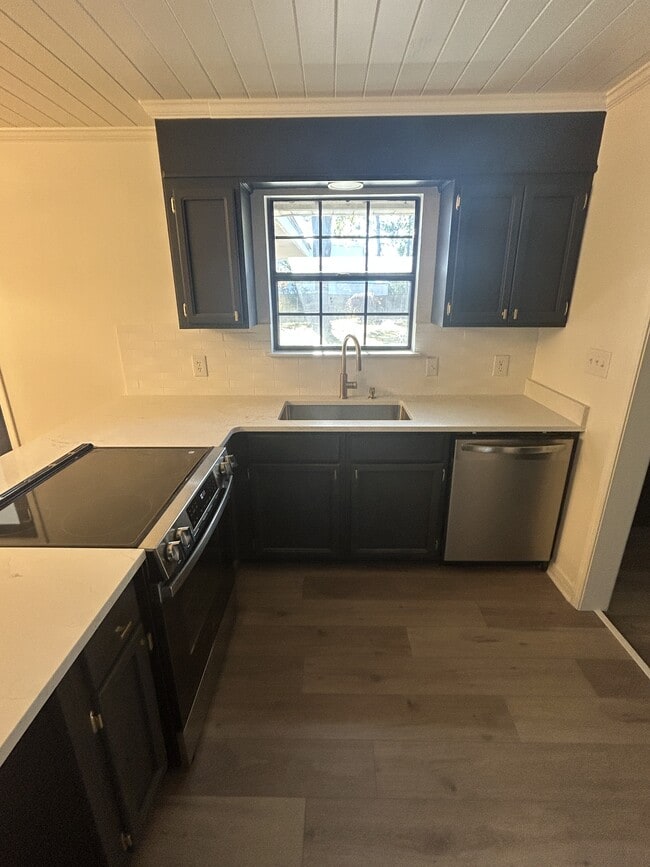 Building Photo - 4 Confederate Dr S