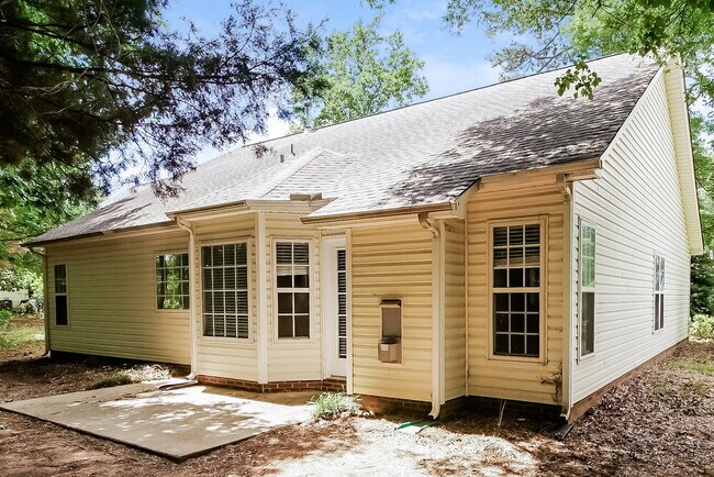 Building Photo - 7007 Duchamp Dr