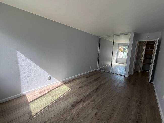 Building Photo - Looking for a cozy new place to call home? This charming 1-bedroom, 1-bath condo might be just th...