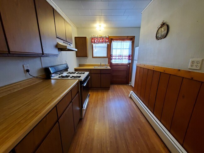 Building Photo - 584 Colbert Ave