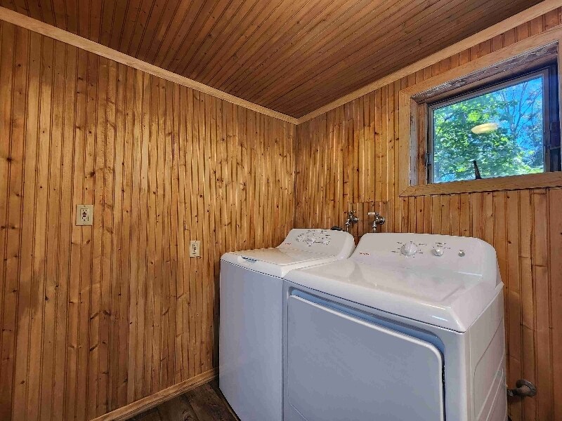 Building Photo - 825 Sierra Vista Dr