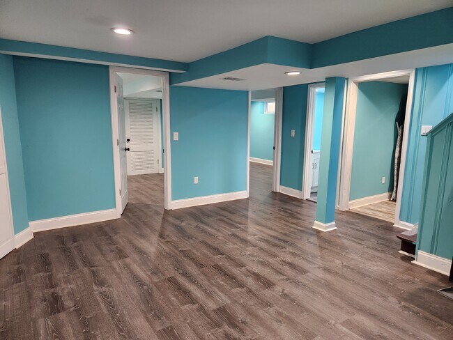 Building Photo - 5014 Nantucket Rd