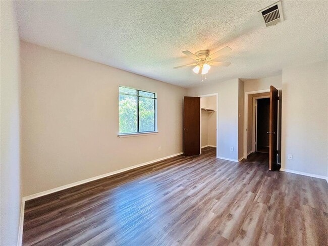 Building Photo - 7001 Winedale Dr