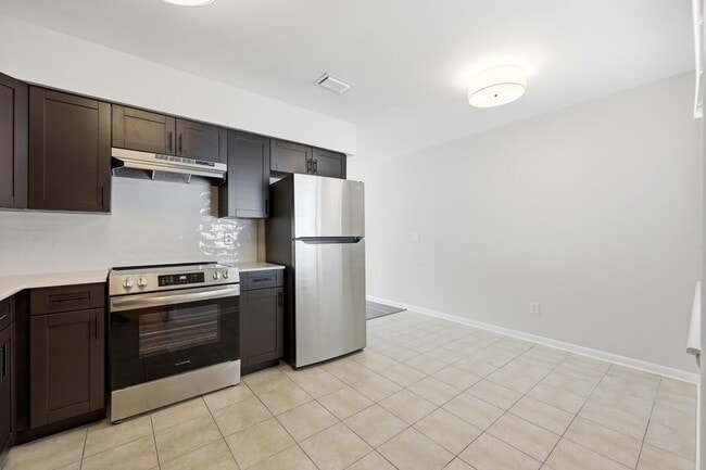 Building Photo - 1331 Cedar St