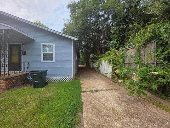 Primary Photo - 1012 Boulevard St
