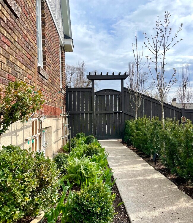 private entry - 1555 E Browning Ave