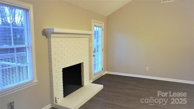 Building Photo - 423 Long Creek Pkwy