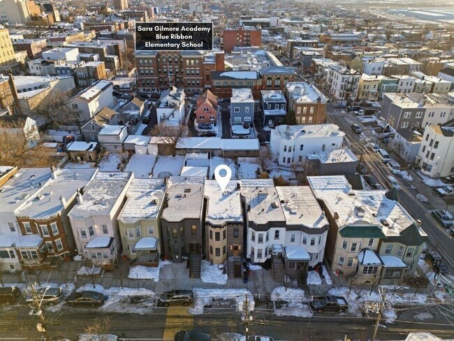 Building Photo - 821 18th St