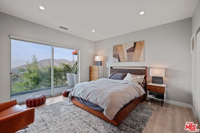 Building Photo - 7191 Pacific View Dr