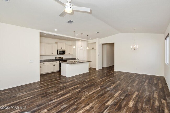 Building Photo - 1385 Warbler Wy