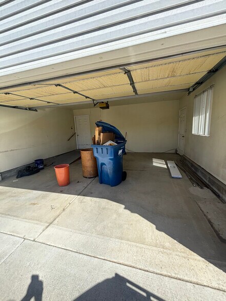 Building Photo - 19 E 400 S St