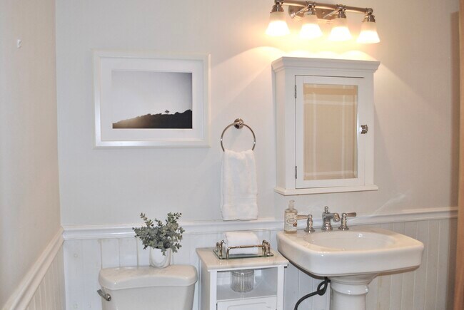 Building Photo - 408 Riverside Ave