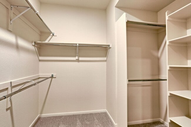 Building Photo - 4768 Champlain Dr