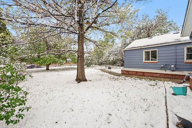 Building Photo - Charming 3-Bedroom Home with Garage & Fenced Yard – Great Location