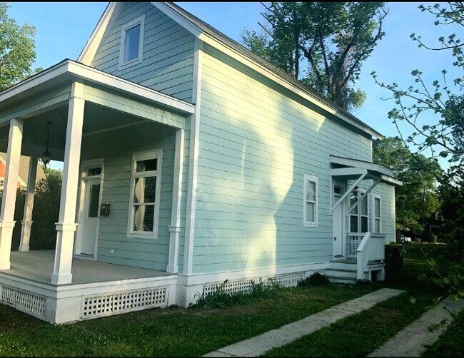 Building Photo - 205 W 17th St