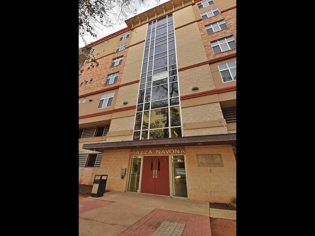 Building Photo - 711 W 26th St