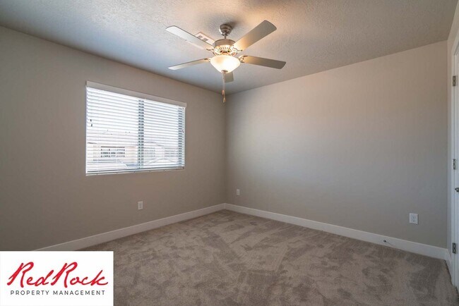 Building Photo - 494 530 W