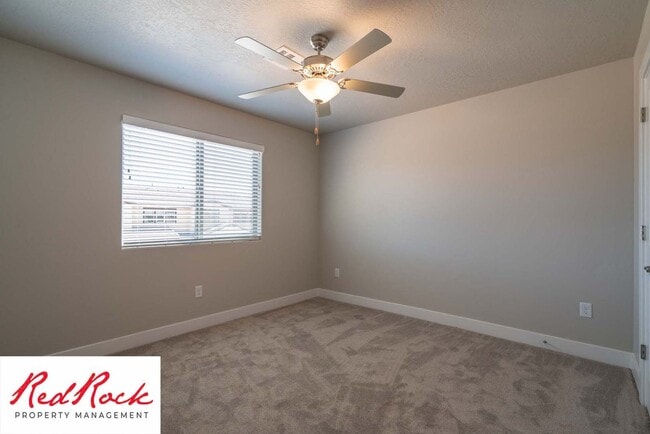 Building Photo - Spacious Townhome in Hurricane Heights