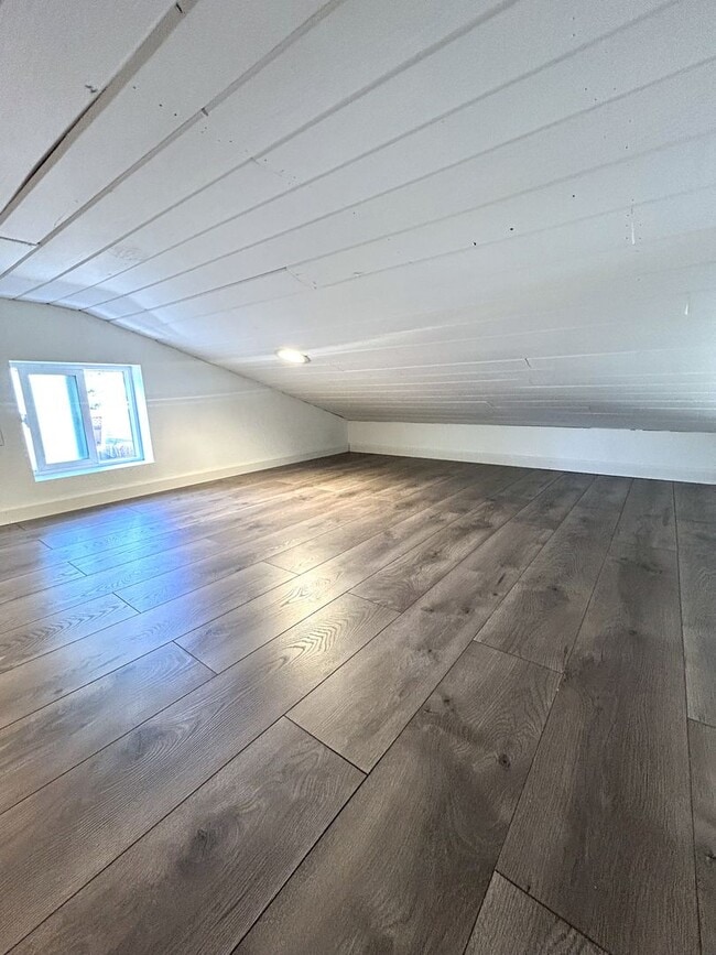 Building Photo - 1-Bedroom ADU with Full Kitchen, Loft & In...